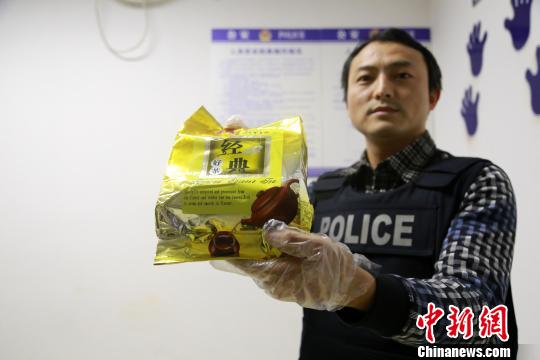 毒品被毒贩伪装成茶叶包装。 刘志坚 摄